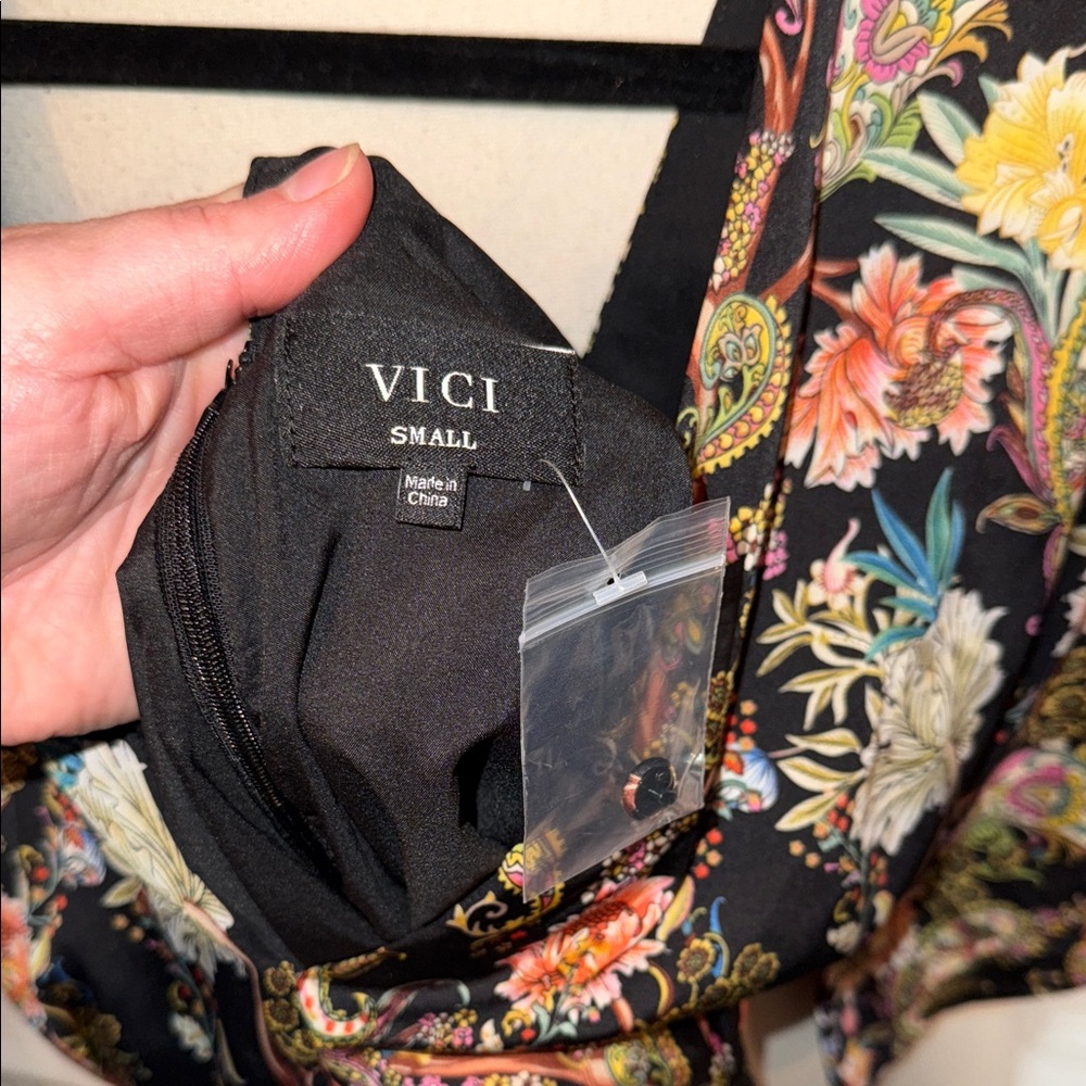 Vici Multicolor Satin Floral Romper New Size Small - Picture 2 of 5